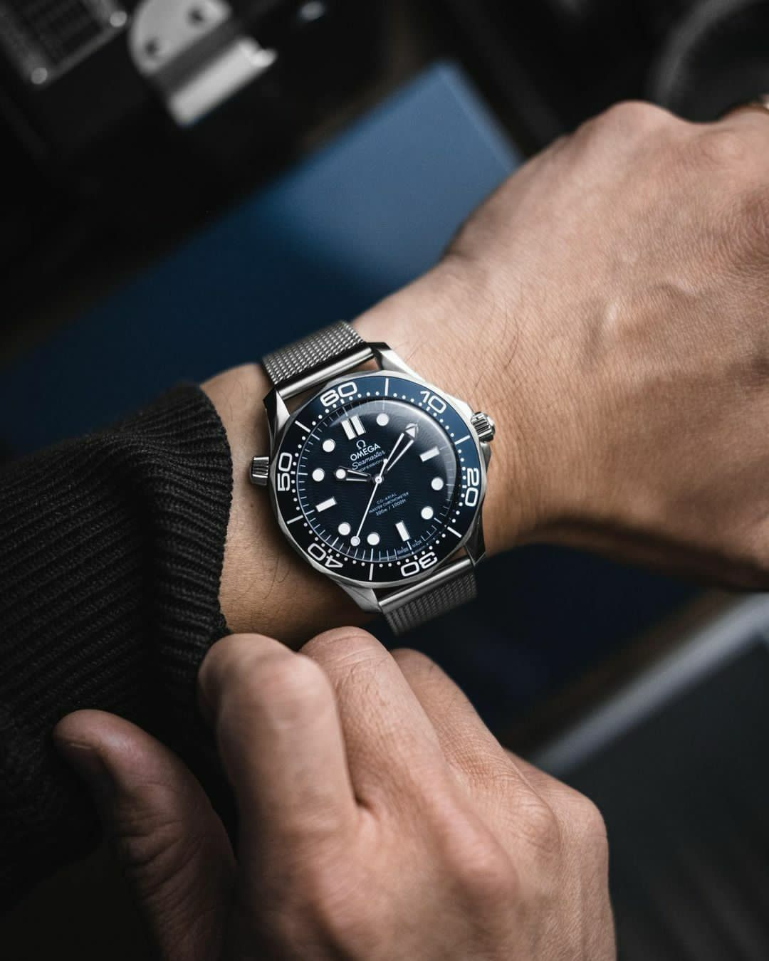 Omega Seamaster 007 Diver 300M  Silver Black Dial Metal watch